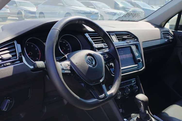 Used Volkswagen Tiguan L 2018 330TSI Automatic Two-Wheel Drive Flagship Edition
