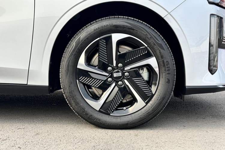 Used  L6 2025 EM-i 140km Starship Edition