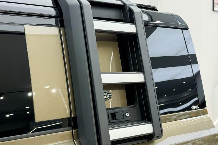 Used Land Rover Defender 2023 110 3.0T P400 X-DYNAMIC HSE
