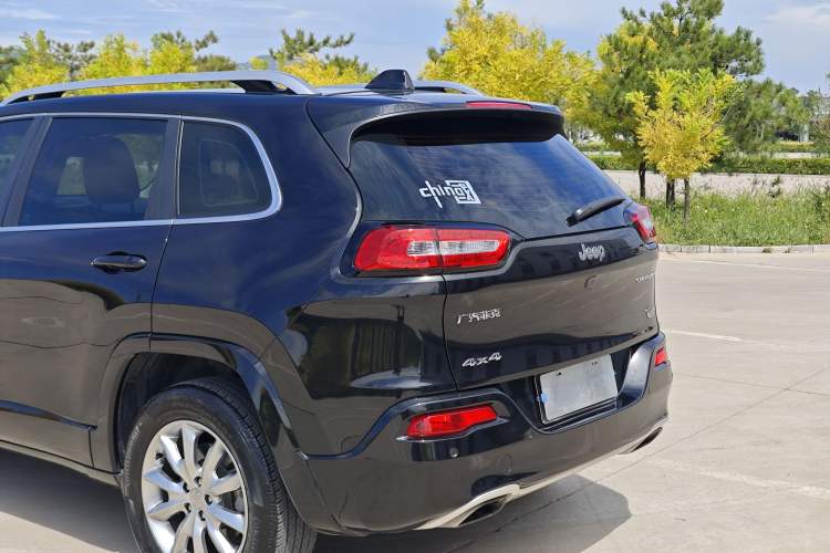 Used  Cherokee 2017 2.4L Excellence Edition