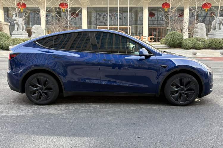 Used Tesla Model Y 2024 Long-Range All-Wheel-Drive Version