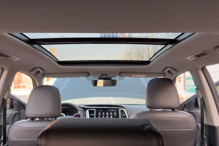 Used Toyota Highlander 2018 2.0T Two-Wheel Drive Prestige Version 7 Seats China V Emission Standard
