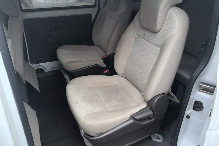 Used Wuling Rongguang V 2016 1.5L Standard Version
