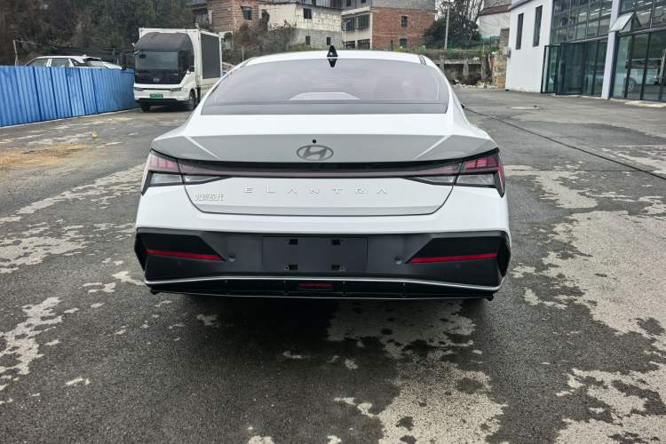 Used Hyundai Elantra 2023 1.5L CVT LUX Prestige Edition