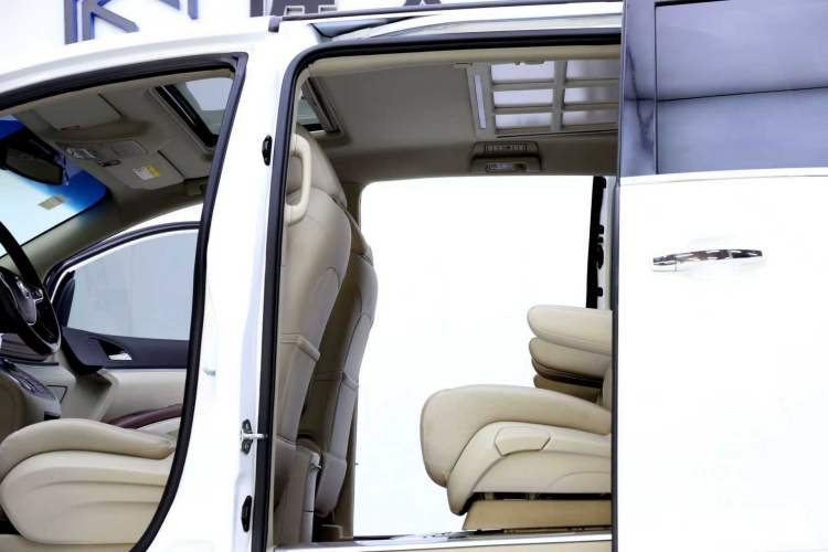 Used Buick GL8 2018 28T Luxury Model China VI Standard
