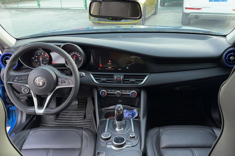 Used Alfa Romeo Giulia 2017 2.0T 200HP Luxury Edition
