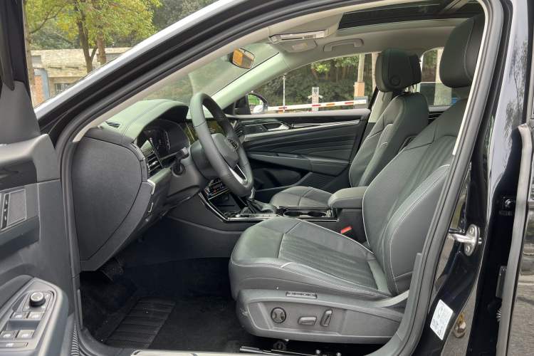 Used Volkswagen Passat 2023 330TSI Luxury Edition
