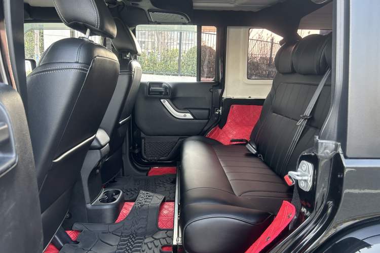 Used  Wrangler 2017 3.0L Sahara Four-Door Comfort Edition
