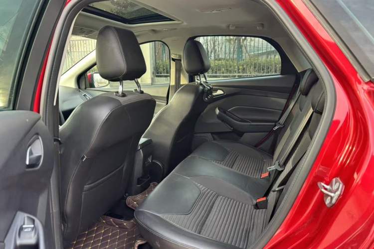 Used Ford Focus 2015 Hatchback 1.6L Automatic Fashion Edition
