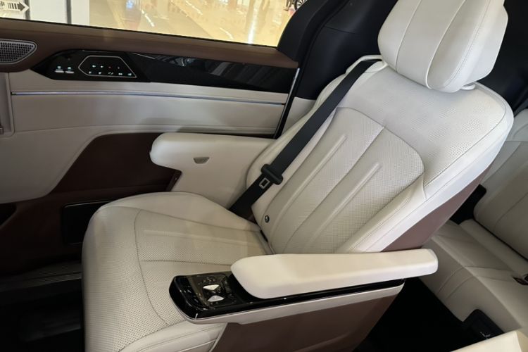 Used BYD Xia 2025 DM-i 1.5T 180km Beyond Edition
