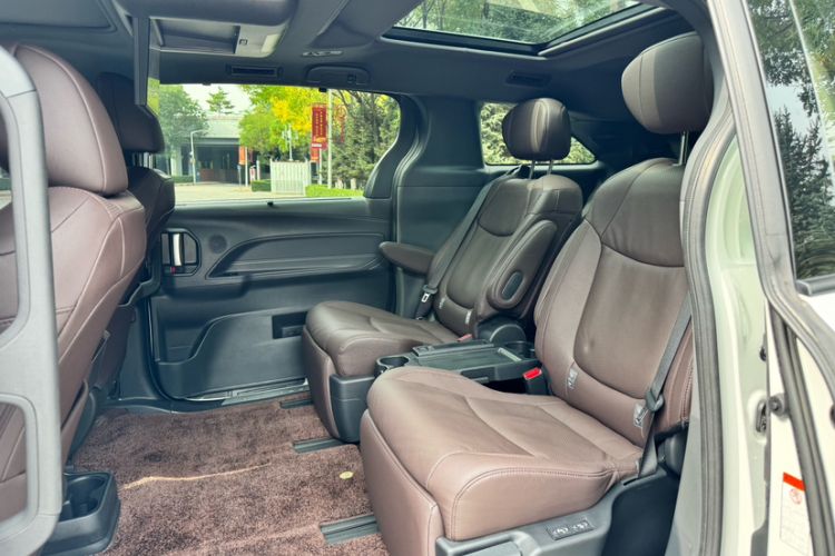 Used Toyota Granvia 2023 2.5L Hybrid Flagship VIP Edition
