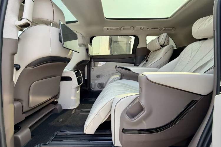 Used Denza D9 2022 DM-i 970 Four-Wheel Drive Prestige Model
