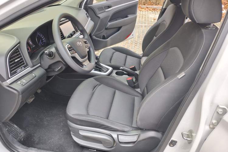 Used Hyundai Elantra 2016 1.6L Automatic ZhiXuan – Elite Version
