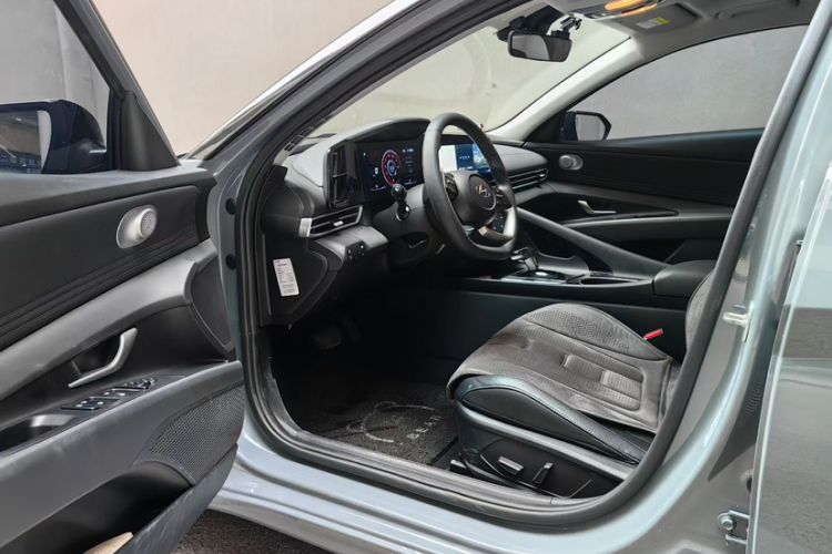 Used Hyundai Elantra 2022 1.5L CVT LUX Prestige Edition