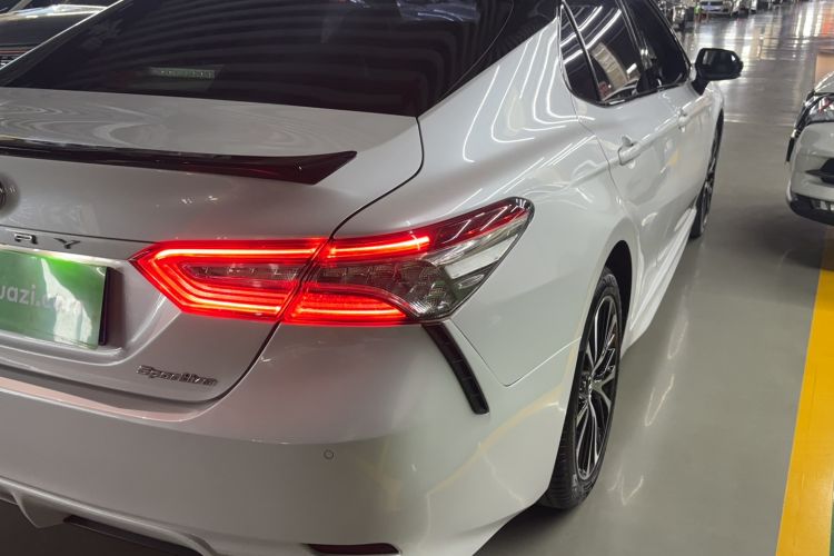 Used Toyota Camry 2019 2.0S FENGSHANG Version China V Standard
