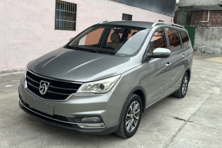 Used Baojun 730 2017 1.5T Manual Fashion Version 7 Seats China V Emission Standard