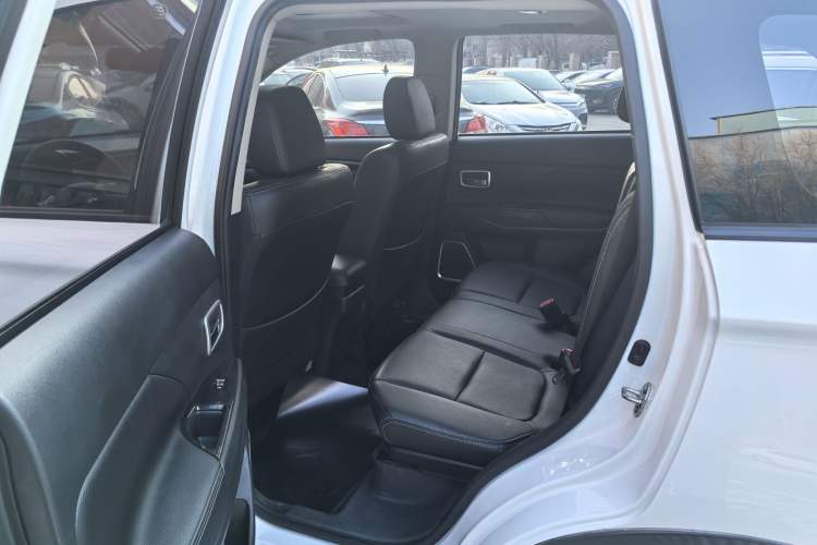 Used Mitsubishi Outlander 2018 2.0L Two-Wheel Drive Glory Edition 5 Seats