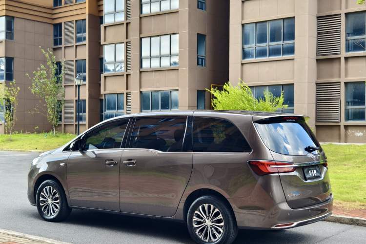 Used Buick GL8 2021 Land Cruiser Executive Class 652T Comfort Model
