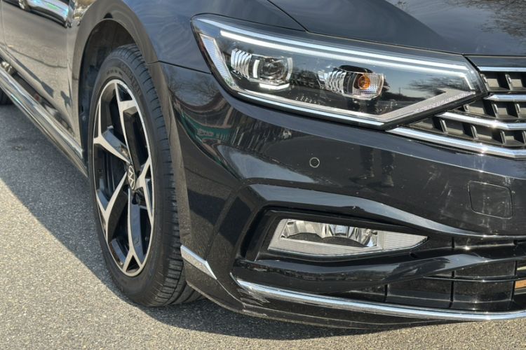 Used Volkswagen Magotan 2023 2 Million Units Limited Edition 330TSI DSG Leading Version
