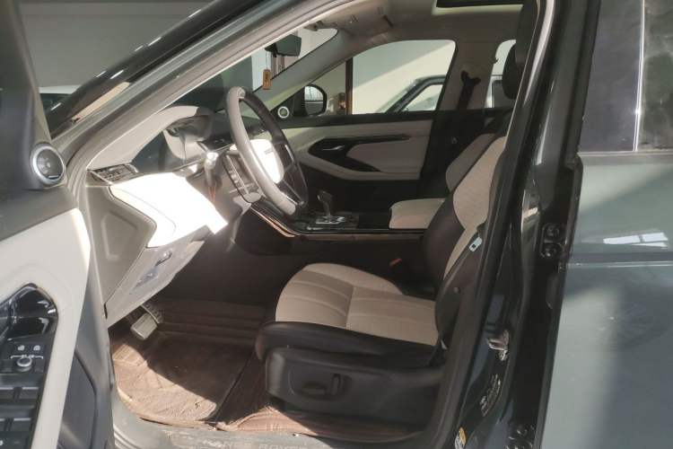 Used Land Rover Range Rover Evoque 2021 Range Rover Velar L 249PS R-Dynamic First Edition
