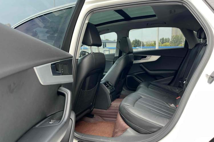 Used Audi A4L 2018 30th Anniversary Edition 40 TFSI Fashion Model
