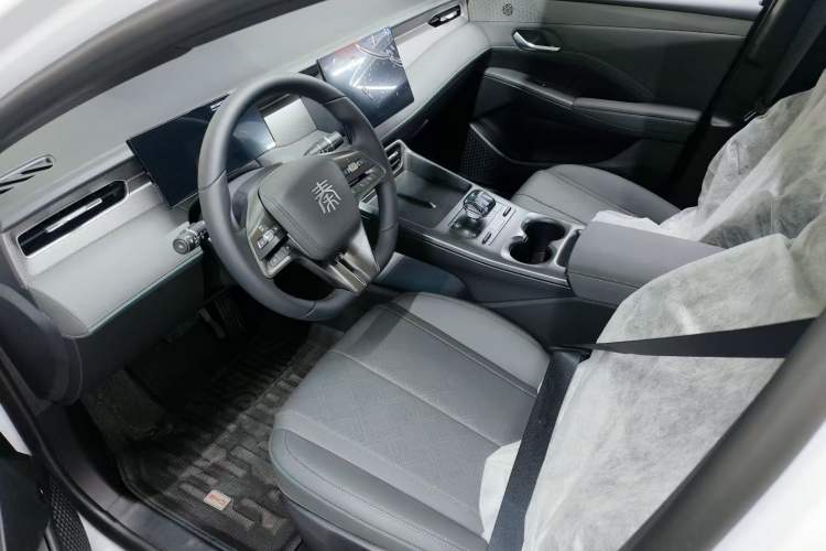 Used BYD Qin PLUS 2025 DM-i Smart Drive 55KM Leading Model
