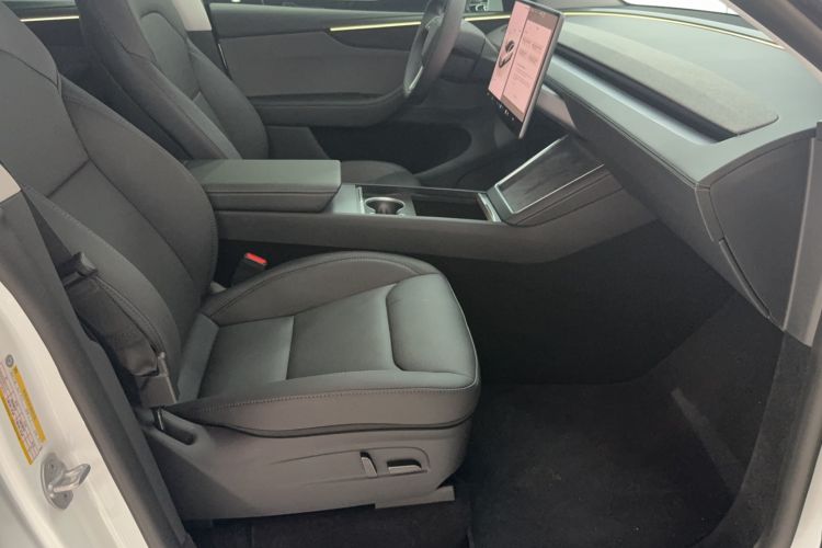 Used Tesla Model Y 2025 Rear-Wheel-Drive Version
