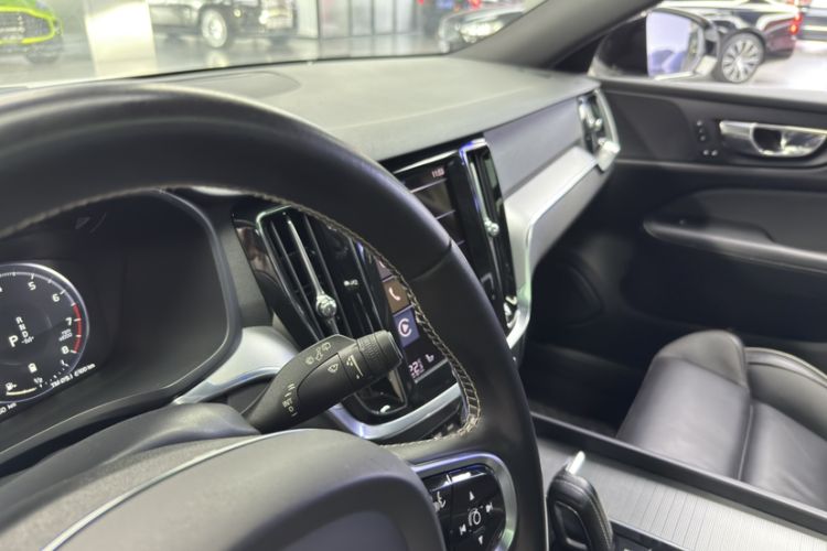 Used Volvo V60 2021 B5 Zhiyuan Sport Edition
