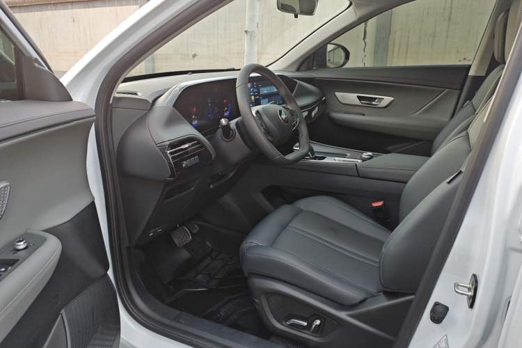 Used Dongfeng Aeolus Huge 2025 Mach Power 1.5T Luxury Version
