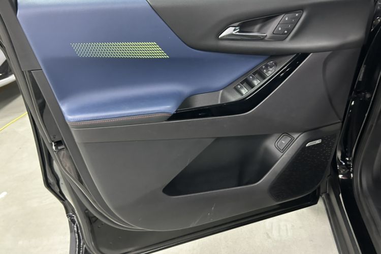 Used Chevrolet Equinox Plus 2024 102km RS Ultimate Edition
