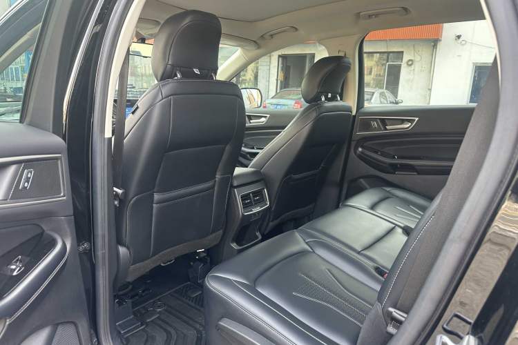 Used Ford Edge 2021 PLUS EcoBoost 245 Two-Wheel-Drive Platinum Edition 5 Seats
