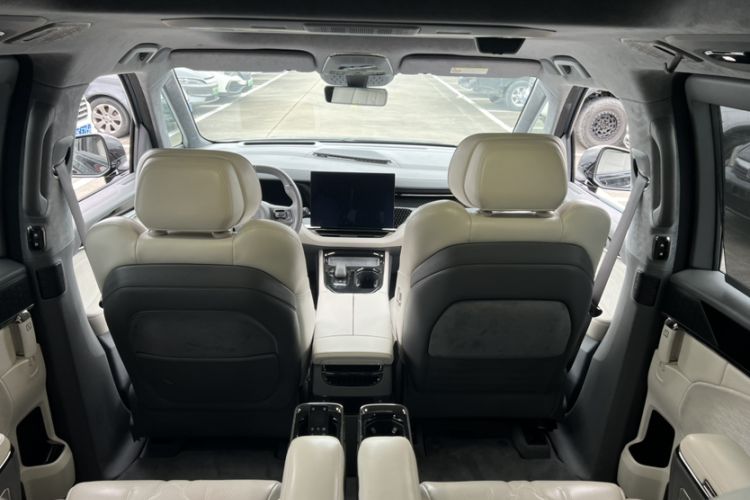 Used Zeekr 009 2024 Six-Seat Executive Version 4WD 108 kWh
