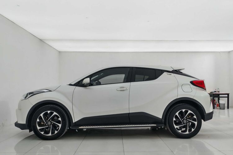 Used Toyota IZOA 2018 2.0L Yichi Version China VI Standard
