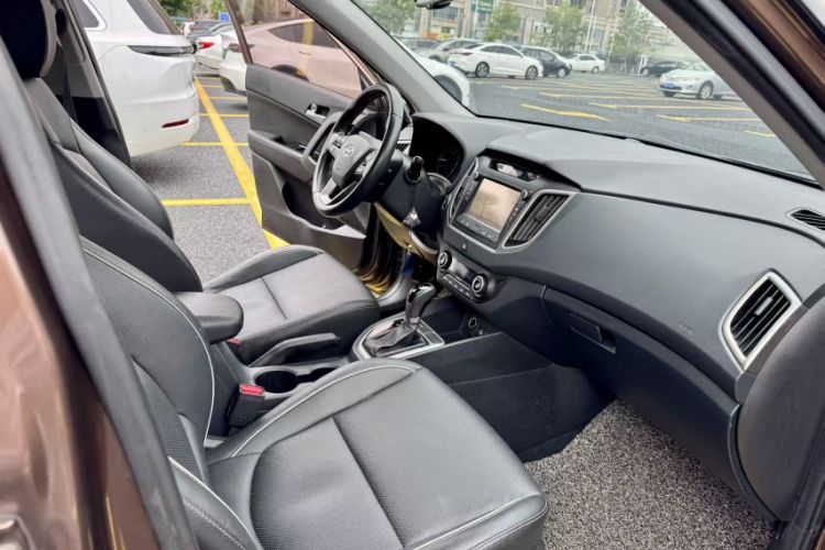 Used Hyundai ix25 2015 1.6L Automatic Two-Wheel-Drive Deluxe DLX Model
