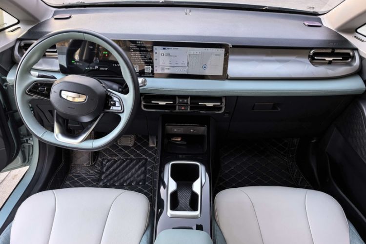 Used Geometry E Firefly 2024 401 km Fluorescent
