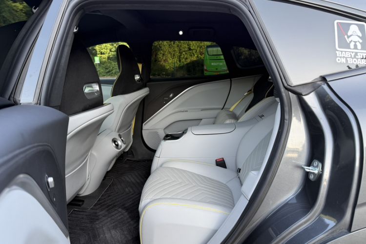 Used  11 2022 Long-Range Dual-Motor Luxury Edition 4 Seats
