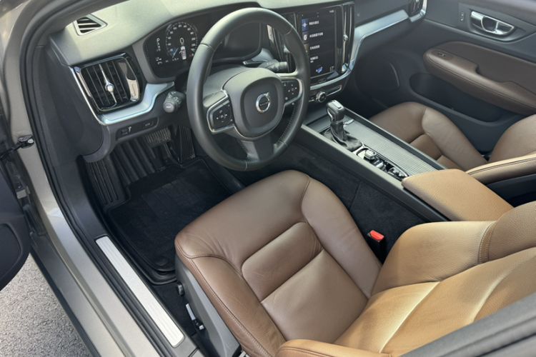 Used Volvo S60 2020 T4 Zhiyi Luxury Edition
