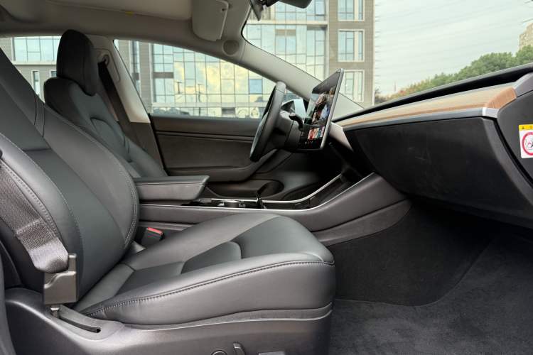 Used Tesla Model 3 2019 Long-Range Rear-Wheel-Drive Version
