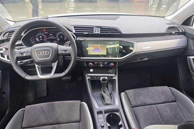 Used Audi Q3 2019 40 TFSI Fashion Dynamic Model
