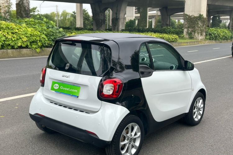 Used  fortwo 2015 1.0L 52 kW hardtop Dynamic version
