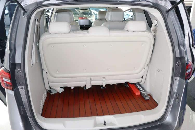 Used Buick GL8 2021 Land Cruiser Executive Class 652T Comfort Model
