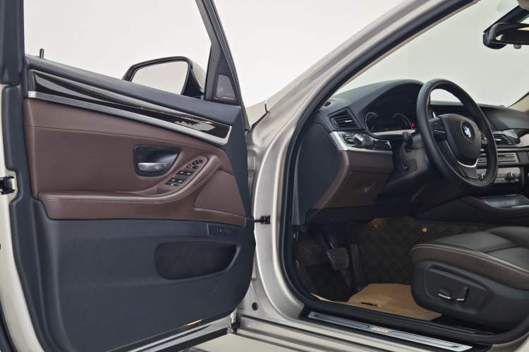 Used BMW 5 Series 2014 525Li Luxury Design Package
