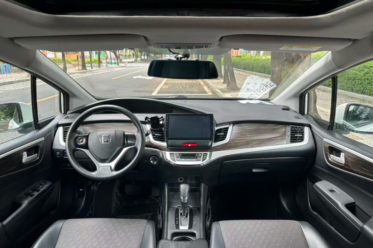 Used Honda Jade 2017 1.8L automatic Comfort version 5 seats
