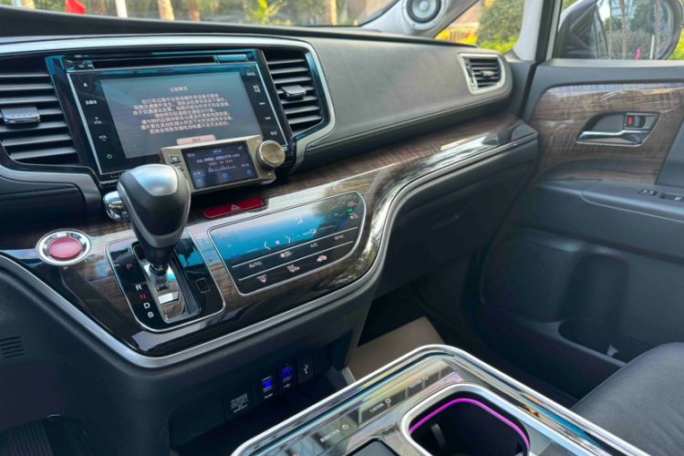 Used Honda Odyssey 2015 Revised Version 2.4L Supreme Edition