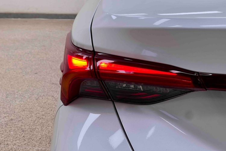 Used Toyota Avalon 2019 Dual-Engine 2.5L XLE Prestige Version China VI Standard