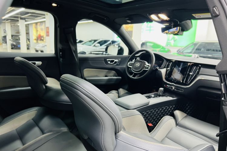 Used Volvo XC60 New Energy 2022 T8 Plug-in Hybrid All-Wheel Drive Zhiyuan Sport Edition
