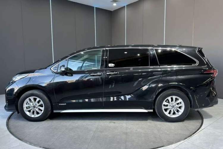 Used Toyota Granvia 2023 2.5L Hybrid Comfort Edition
