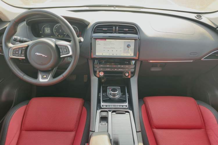 Used Jaguar F-PACE 2018 2.0T All-Wheel Drive R-Sport Sport Edition
