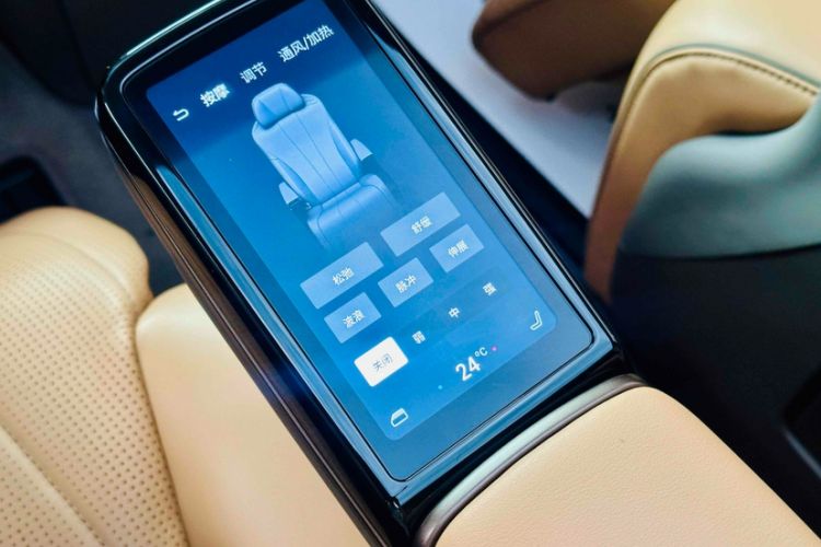 Used Denza D9 2022 DM-i 970 Four-Wheel Drive Prestige Model
