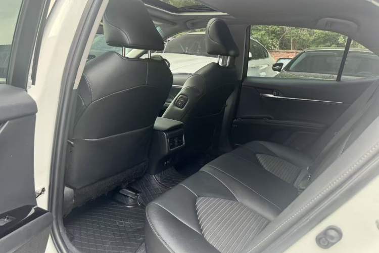 Used Toyota Camry 2022 2.0S Knight Edition
